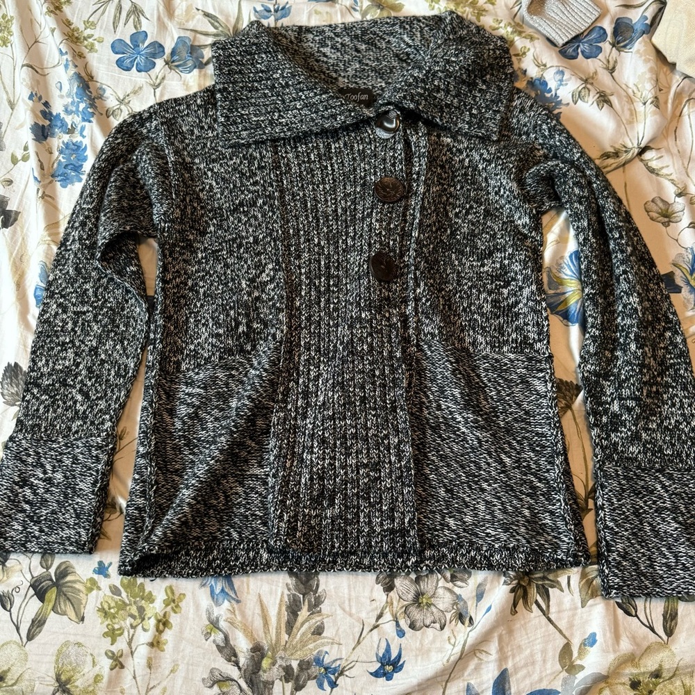 Black and White Toofan Sweater Cardigan Small